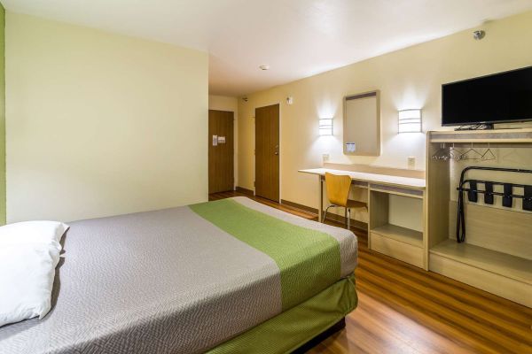 MOTEL 6 HOT SPRINGS SD (Hot Springs)